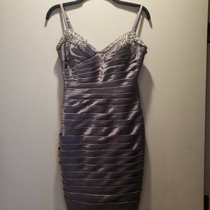 Adrianna Papell silver cocktail dress - size 4